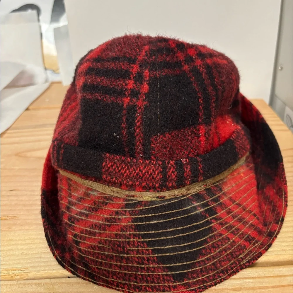 🔥 Vintage Red and Black Plaid Hunting Bucket Hat 🔥 - Picture 1 of 6